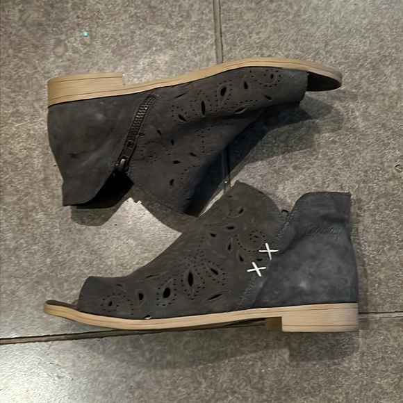 COOLWAY Nelia Grey Suede Laser Cut Leather Peep Toe Booties - made in SPAIN! - Picture 8 of 16